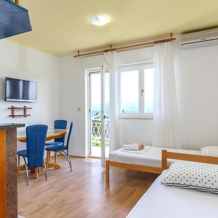 1 Bedroom Beautiful Apartment In ดูเช ภายนอก รูปภาพ